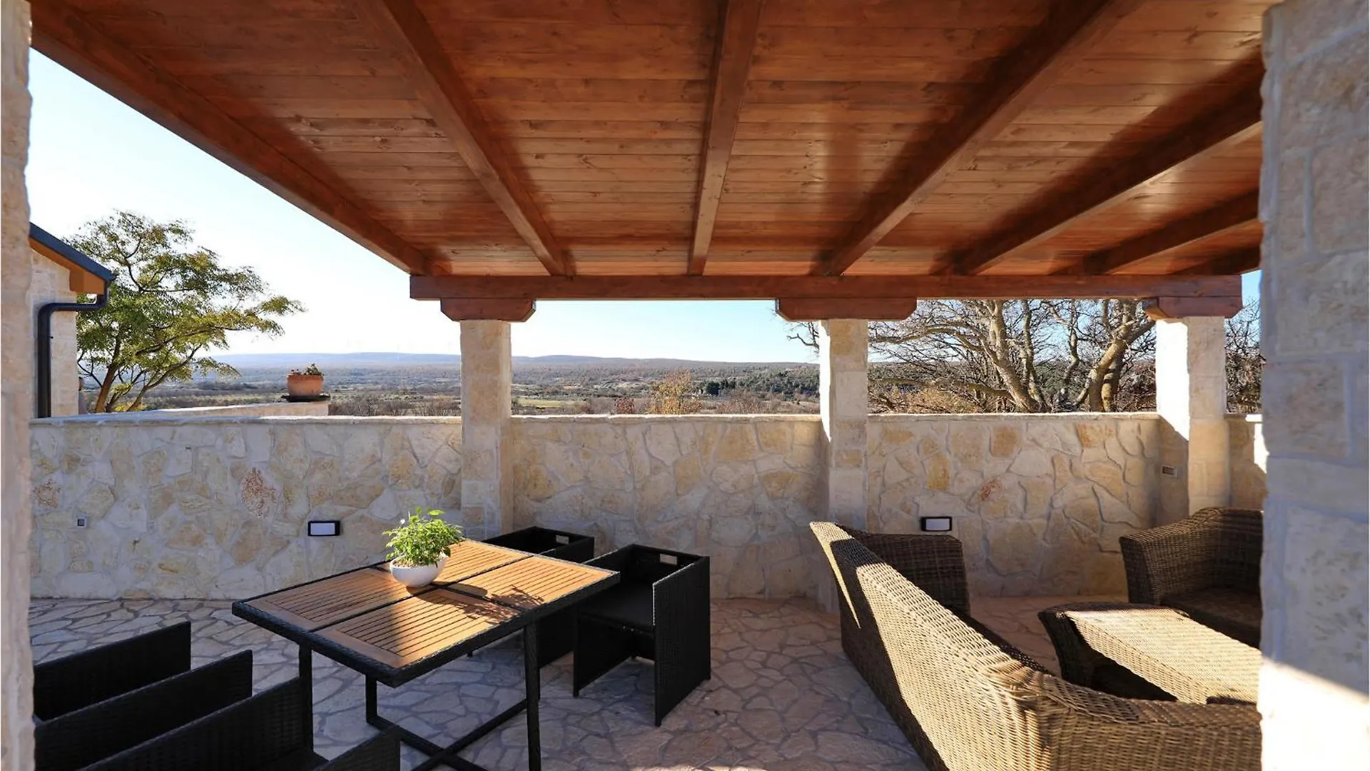 Awesome Home In Pridraga With Wifi