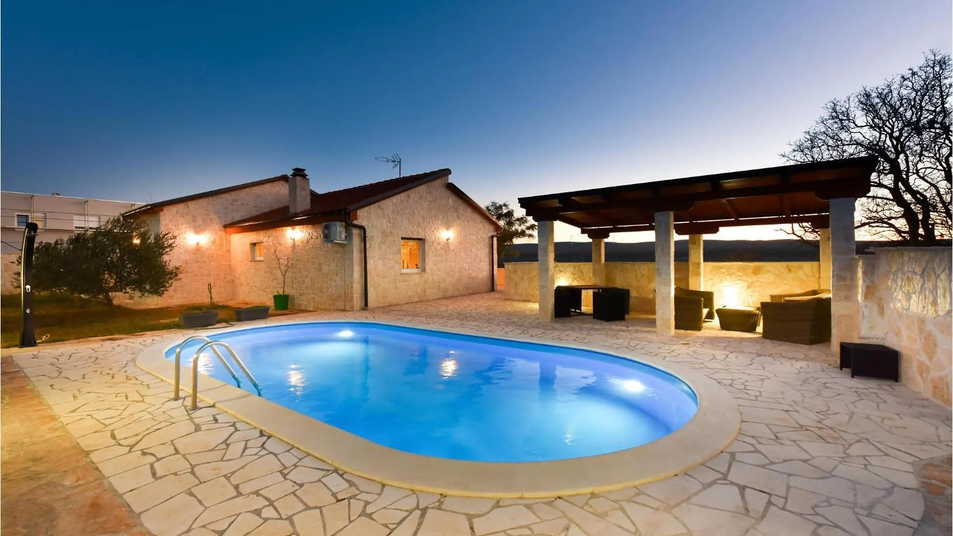 Awesome Home In Pridraga With Wifi