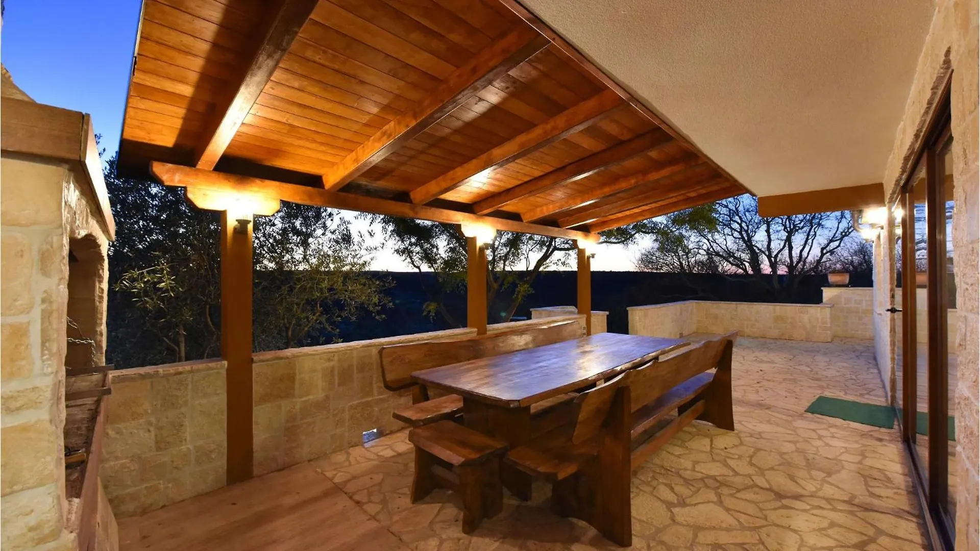 Awesome Home In Pridraga With Wifi