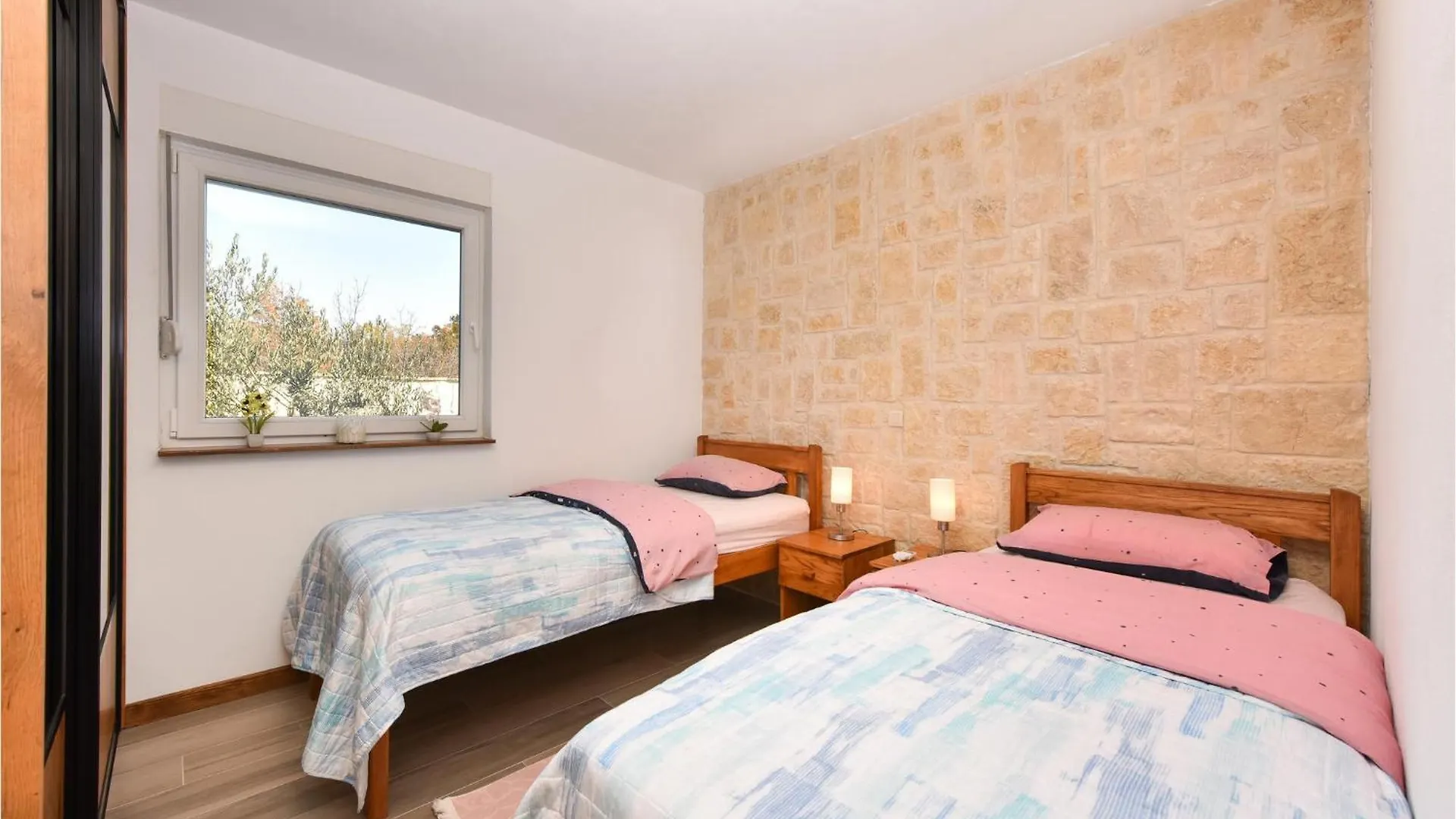 Hébergement de vacances Awesome Home In Pridraga With Wifi